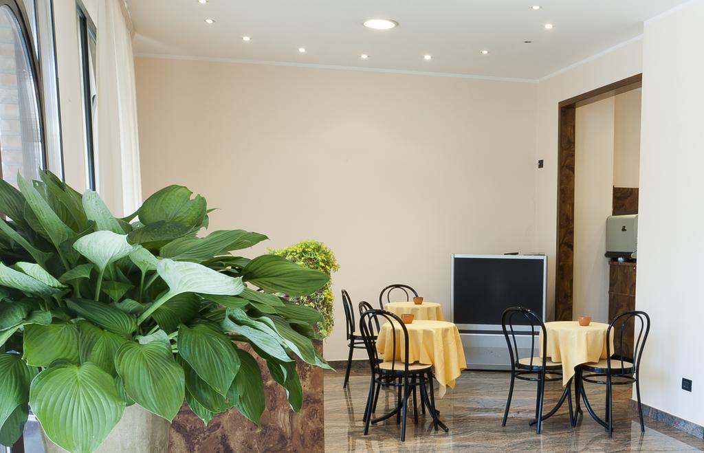 Hotel Daniela Ferrara Exterior foto