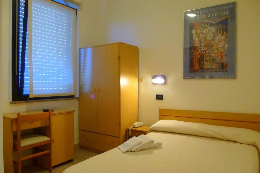 Hotel Daniela Ferrara Habitación foto
