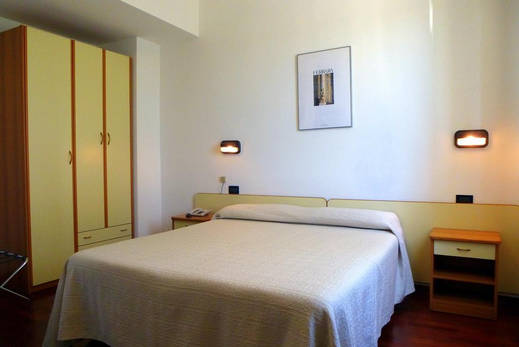 Hotel Daniela Ferrara Habitación foto