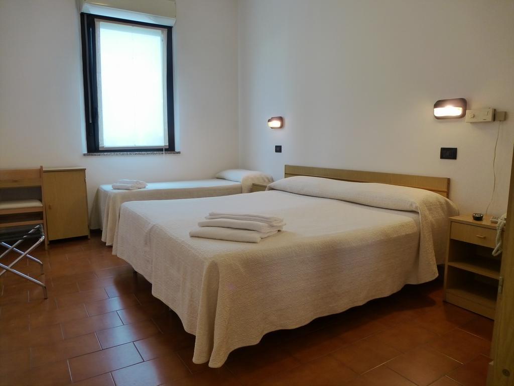 Hotel Daniela Ferrara Habitación foto