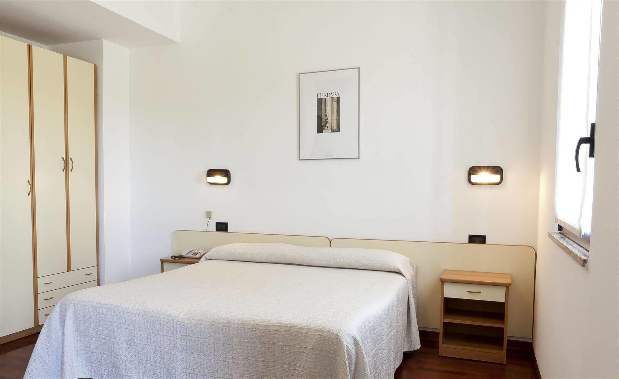 Hotel Daniela Ferrara Exterior foto